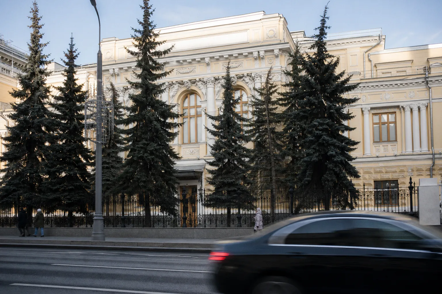 Доходность рублевых вкладов в крупнейших банках выросла до 12,85% годовых
