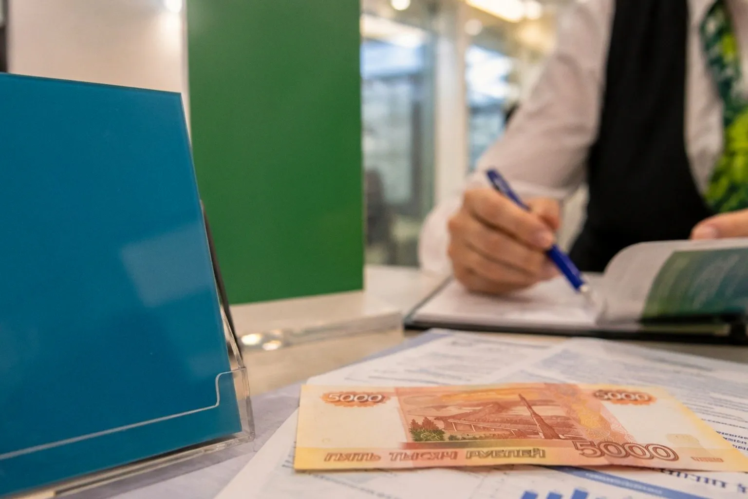 Крупнейшие банки России подняли доходность краткосрочных вкладов до 19% годовых